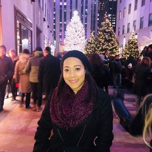 Meet your Posher, Perla massiel